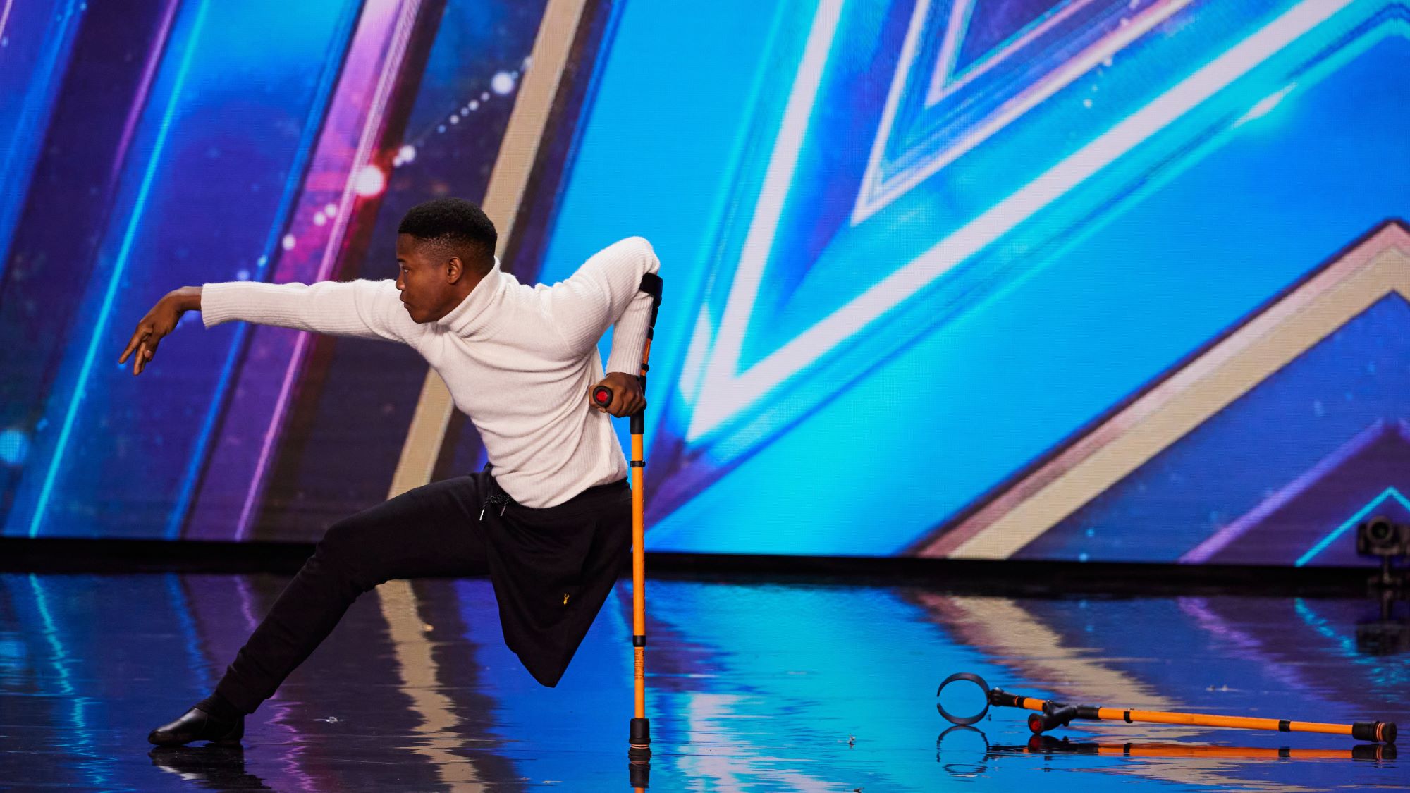 Britains Got Talent Dancer Musa Motha Wins Golden Buzzer With Inspiring Routine Tellymix 